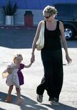 th_40756_fp_klum_seal_kids_47_080506_18_512lo.jpg